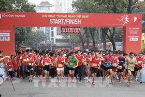 比赛出發时的氣氛充滿活力。（图：越通社）