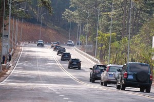 大勒市帕廉岭道路先通车3公里