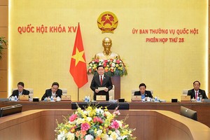 国会主席王廷惠（中）在会议上致开幕词。（图：国会）