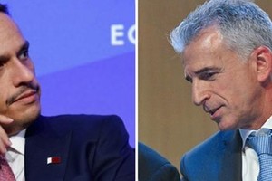 左起：卡塔尔首相穆罕默德与摩萨德负责人巴尔内亚。（图：互联网）