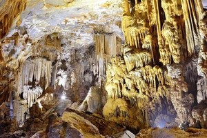 广平省仙山洞重新开门迎客。