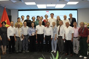 市越中友协领导和诸位老前辈与中国广西社科院代表团合照留念。