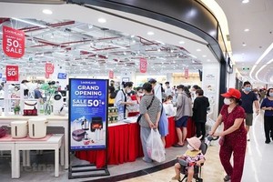 今年商品零售总额和消费劳务营收额概算同比增9.6%。（图：Vietnam+）