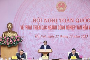 政府总理范明政会上致辞。