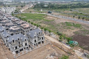 由于近年来公寓住房单位供应短缺，导致过去期间的售价不断上升。