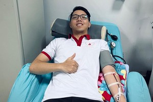 阿德因为能给予他人而感幸福。