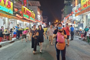 何宗权饮食街投入活动