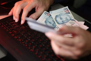 411人涉嫌超过1500起诈骗案，主要包括求职、投资、电子商务、网络爱情、钓鱼和冒充政府官员诈骗等，总金额超过1300万元。（示意图：互联网）