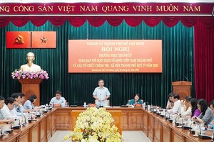 市委副书记阮福禄（中）在会议上发言。（图：市党部新闻网）