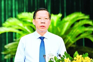 “本市设定增长目标为7.5%至8%。我们设定高远的目标也是要自我挑战，并努力加以实现。”