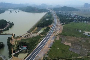 图为北南高速公路一隅。（图：世英）