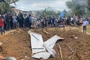 空军飞机坠毁 飞机师成功脱险