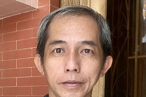 低微收入难撑一头家