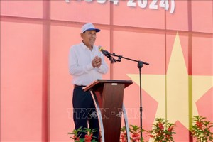 党中央政治局原委员、政府原常务副总理张和平在仪式上致辞。（图：越通社）