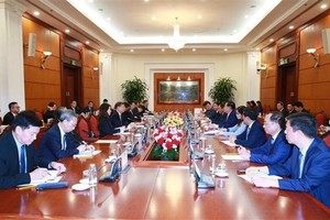 越南共产党中央书记处书记、中央宣教部部长阮仲义与中宣部部长李书磊举行会谈。（图：越通社）