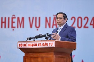 政府总理范明政在会议上发表讲话。（图：VGP）