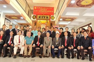 何氏宗祠全体理监事会、宗亲合照。