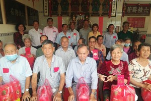 六桂堂宗祠举行岁暮敬老