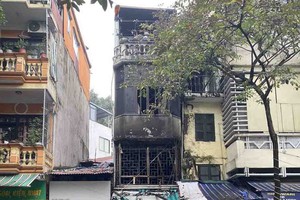 火势熄灭后的现场一片狼藉。（图：苏世）