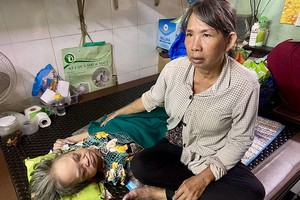 卢黄菊照顾李氏梦凰。