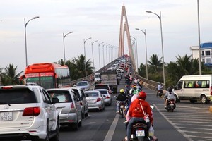 迪庙桥逢节日假期经常发生拥堵。（图：日辉）