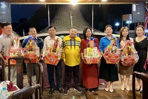 企业捐款关照贫困劳动者