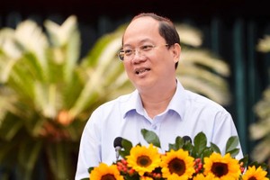 市委常务副书记阮胡海在会上致词。