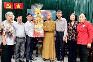 第八郡两单位向本报贺年