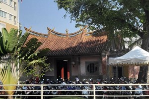 福建祠堂位于阮廌医院的中心。