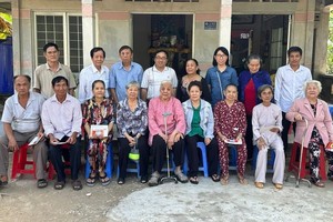 关爱槟椥、隆安省华运基层家庭