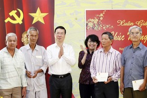 国家主席、副主席向各省拜早年