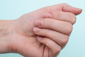 指甲健康状况怎么看？