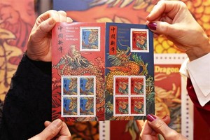 法国发行龙年生肖纪念邮票