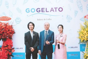高肇力先生(中)与儿子汉烽和女儿慧明共同打造GOGELATO品牌。