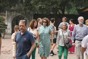 本月来越游客逾150万人次