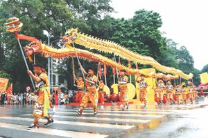 玉兔辞旧岁 龙腾呈祥瑞