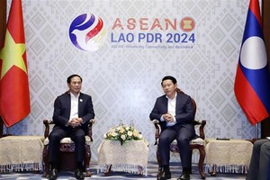 外交部长裴青山在会见泰国副总理兼外交部长帕恩普。（图：越通社）