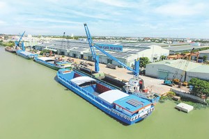 由华人企业斥建的锦源港口一隅。