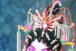 粤剧艺人花旦梁艳芳。