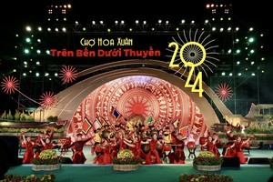 “岸上船下”春花市隆重开幕