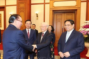 阮富仲总书记与党政领导、原领导会晤。（图：越通社）