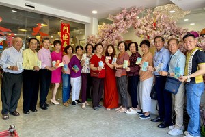 福中校友会执委欢聚时合照。