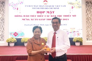 第五郡励学会主席李金梅感谢市委副书记阮福禄的支持。