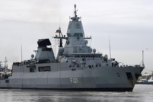 当地时间2024年2月8日，德国威廉港，德国“黑森”号护卫舰前往红海执行护航任务。（图：IC photo）