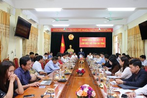 卫生部长陶红兰（中）主持会议。（图：卫生部）