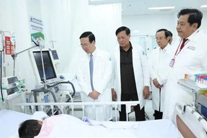 国家主席探望市第一儿童医院