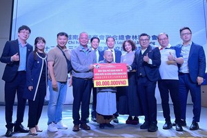 林同省台商会向大勒普光明寺捐助善款。