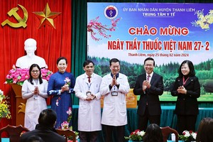 国家主席探望河南省医务人员