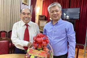 本报向各单位祝贺医生节