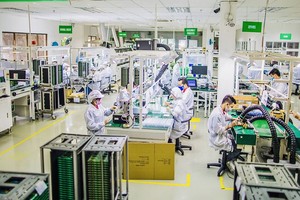 图为东西工业（越南）有限公司生产车间一隅。